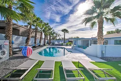 Image de Massive Yard with Heated Pool, Modern Private Home