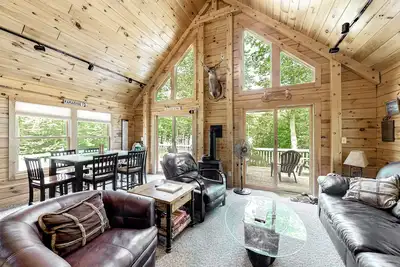 Image de Lakefront cabin on First Roach Pond with dock, lake view & firepit- dog-friendly