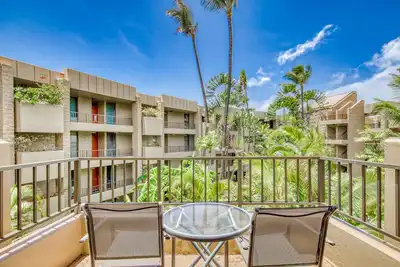 Image de Fourth-floor condo with private balcony, hot tub, pool & W/D