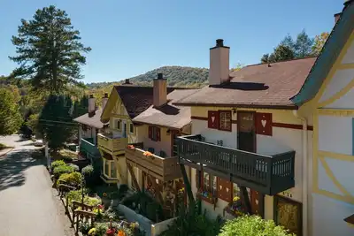 Image de Das Heart of Helen Haus - Bavarian-Style Townhouse Nestled Downtown Helen