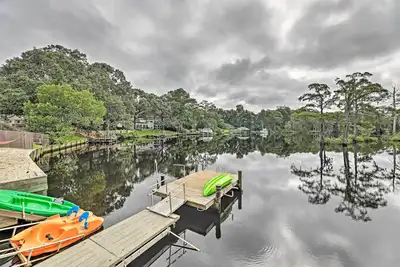 Image de 'The Gosling' Studio Cabin w\/ River Access!