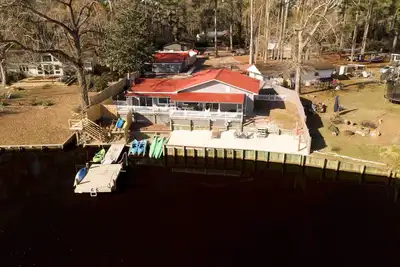 Image de 'The Grey Goose': Waterfront Home with Beach