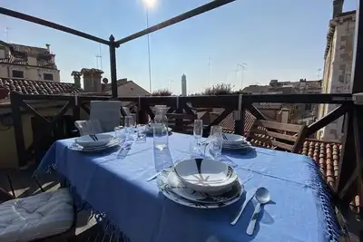 Image de Apartment, A stone's throw from St. Mark's with a lovely view