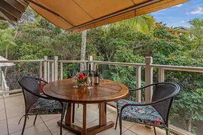 Image de Open, airy condo with peaceful private lanai views