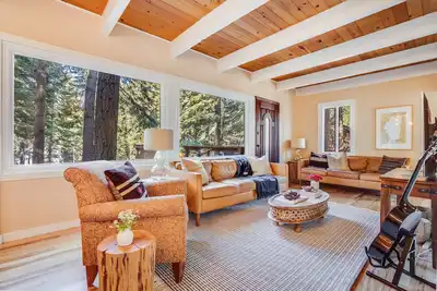 Image de Homewood by AvantStay | Amazing Family Cabin w\/ Hot Tub & Sauna