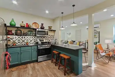 Image de Downtown Hideaway- Lower