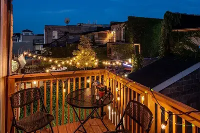 Image de Downtown Hideaway-Upper Unit |Private Deck |Shared Patio |100 Year Old Cinder Block Building|Main St