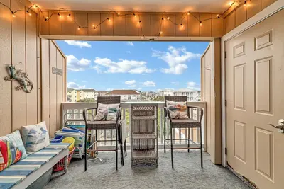Image de Coastal Cozy Condo: Pet Friendly! Steps to Beach, Perfect for Relaxing Getaways!