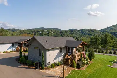 Image de Valley View - expanded deck, within a mile of Banner Elk, close to skiing, river