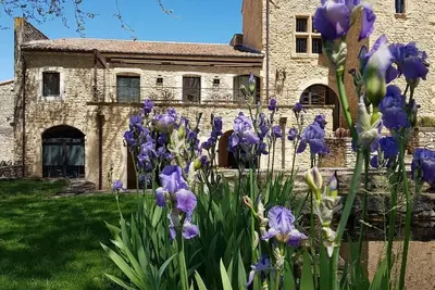 Image de Sublime property in the middle of its vineyard with swimming pool and tennis court