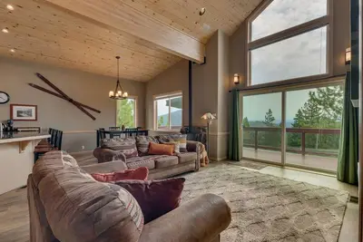 Image de Treetop at Tahoe Donner By Tahoe Getaways - Dog Ok - Access to Gym, Pool, Beach