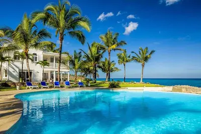 Image de Victorian-style oceanfront villa with pool, 4 bedrooms