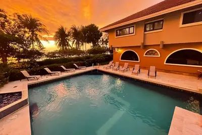 Image de Beachfront Villa - Former Bacardi Family Compound! Lg Family/Wedding/Event Venue