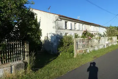 Image de Charentaise house with large garden, sleeps 11