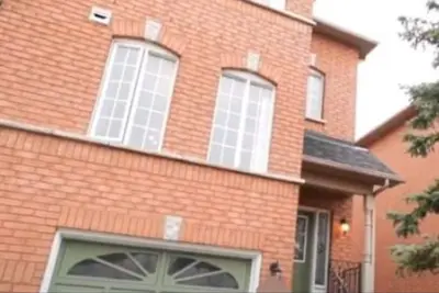 Image de 3 bedroom Beautiful House 18 minutes to Yyz airport.