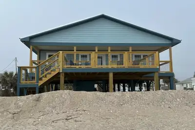 Image de 4 Bedroom 2 Bath Ocean Front Vacation Rental on Edisto Beach