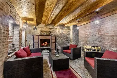 Image de House located in old part of Tbilisi, few steps away from famous Agmashenebely
