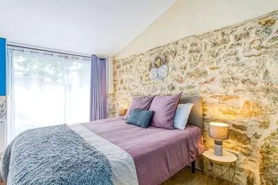 Image de La Belle Quercynoise avec jacuzzi extérieur partagé.