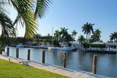 Image de Comfortable Condo with Pool & Fishing Dock – Walk to the Beach, No Car Needed!