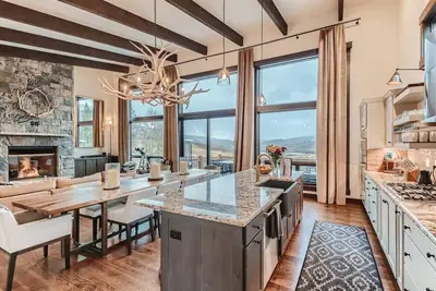 Image de Blue River Escape - Gorgeous Mountain Luxury Rental