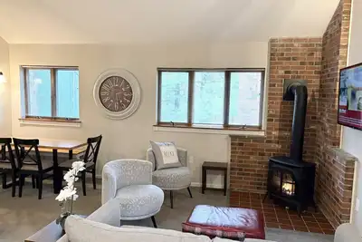 Image de Cozy White Mnt Resort: A/C-Pool-Hot tub-Storyland-NoConway-Walk to Attitash