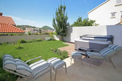 Image de Apartment with 3 rooms, 2 terraces, hot tub, garden