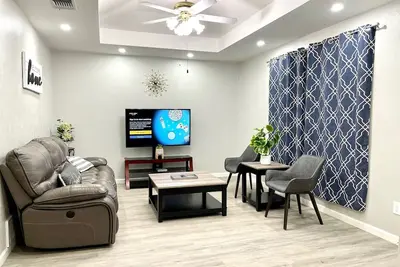 Image de Fully renovated half duplex in downtown Frisco-3bed&2bath free wifi/hulu/parking