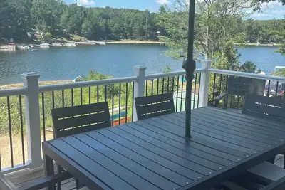 Image de Lake front cottage 4 bedroom, 2 full bathroom