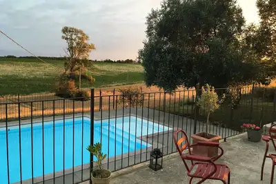 Image de Maison familiale Ă la campagne avec piscine