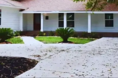Image de 5br, 3ba w\/ huge back deck, Great Neighborhood!