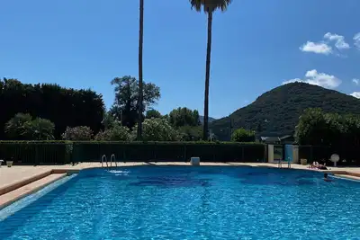 Image de Cannes Marina, close to golf and shops. Pool and parking.