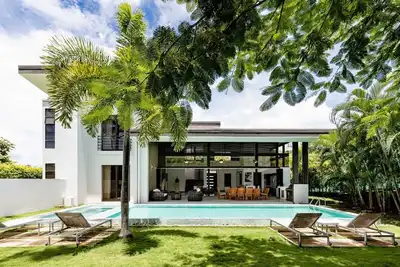 Image de Chic Villa with Private Pool and Beach Club Access, Minutes from the Beach!
