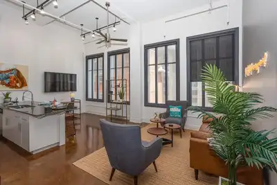 Image de Top Floor Deluxe Penthouse | Heart of Downtown Ftw