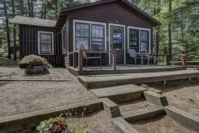 Image de Lakefront two Bedroom Cabin With Private Dock