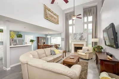 Image de Symphony Home near Fort Worth Stockyards, At&T by HomeStayPros