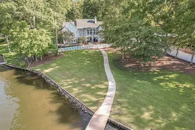 Image de Relaxing Waterfront w/ Dock, Easy Drive, On the Lake