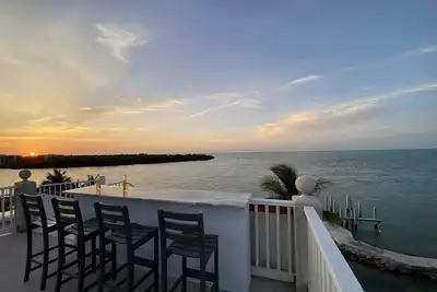 Image de Fantastic Oceanfront views, Heated Pool, Rooftop Patio, Private Hot Tub & Dock!