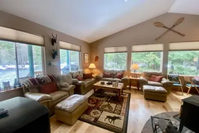 Image de Cozy Riverfront Retreat