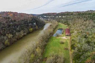 Image de Rural Kentucky River Palisades Cabin\/Past Distilry