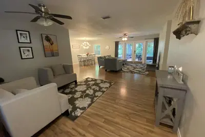 Image de Beautiful home close to beaches and amenities