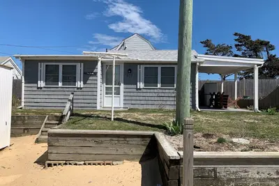 Image de Beautiful cottage Seconds to the beach with Water view