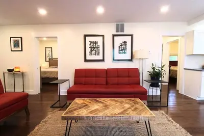 Image de Large 3-bedroom bungalow near Iu stadiums