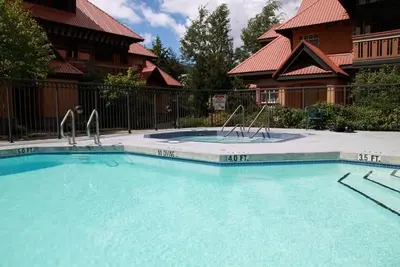 Image de New Reno - 3 bedroom Whistler village Condo Great location!