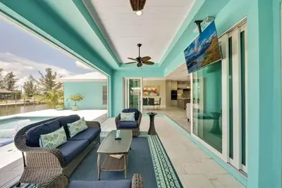 Image de 3 Bedroom Home on a Canal with  a Heated Pool