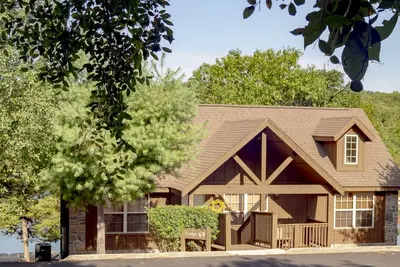 Image de L069 Lakeside Delight 2Br Lakefront Cabin, See Desc. for Summer Special