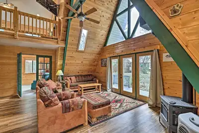 Image de Hot Tub, Fire Pit & Deck: Overgaard Cabin!