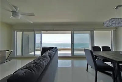 Image de Modern Ocean View  Condo with Private  Beach