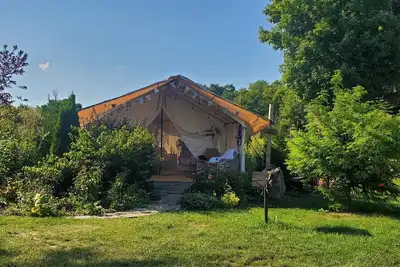 Image de Scottland Yard Farm's Honey Suckle Family Glamping Tent