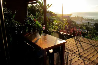Image de Bounty Lodge locations de vacances avec vue panoramique sur le lagon et l'océan