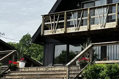 Image de Beautiful rental with amazing views on Donnell Lake’s North Shore,